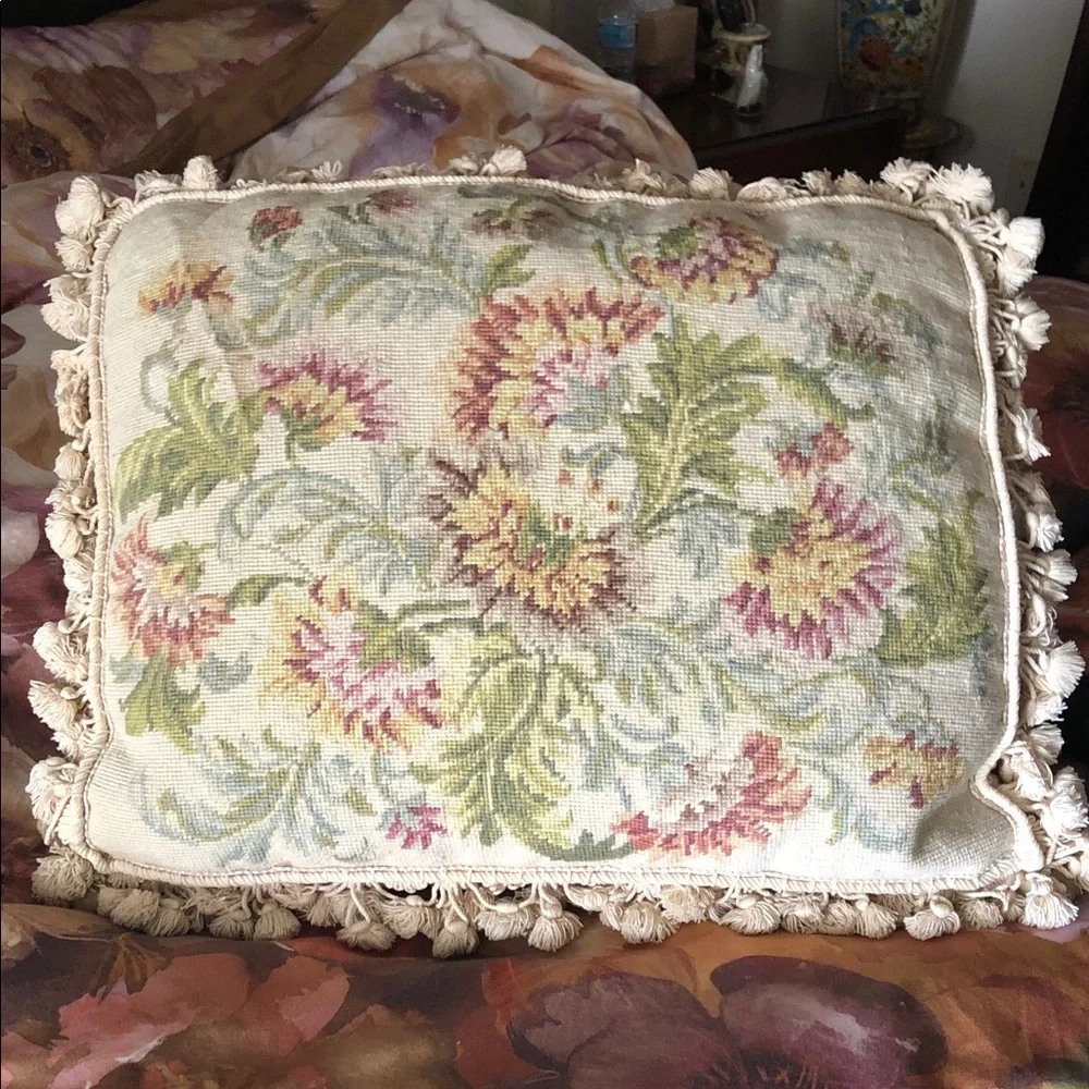 VINTAGE FLORAL THROW PILLOW W TASSELS • 24” x 20”